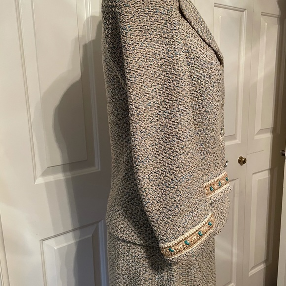 St. John suit - Picture 5 of 14